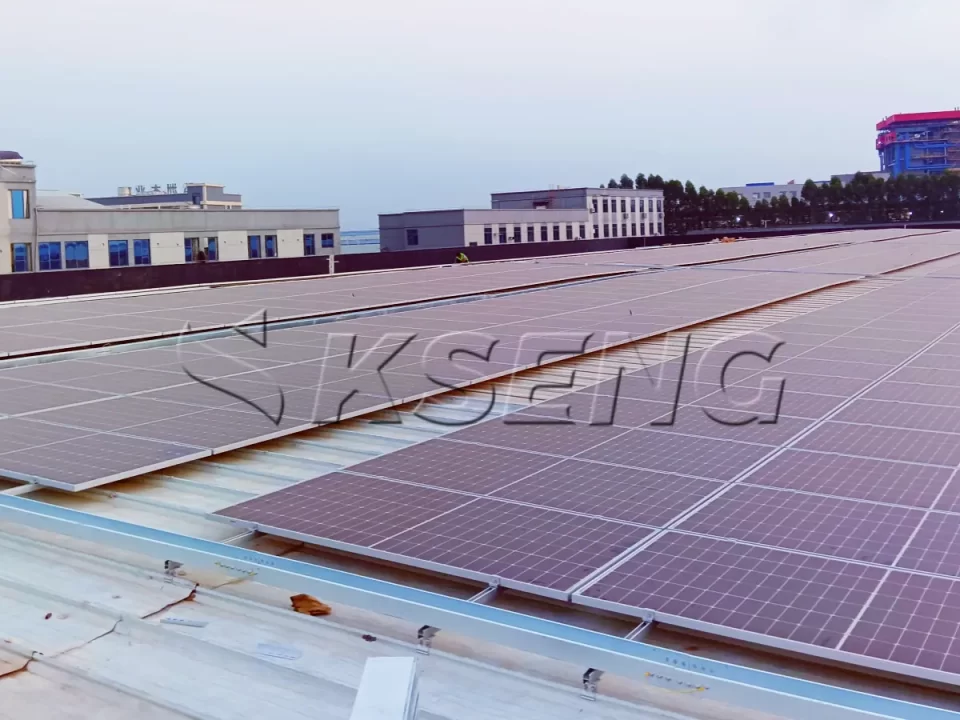 广西艺美彩钢瓦光伏支架900KW