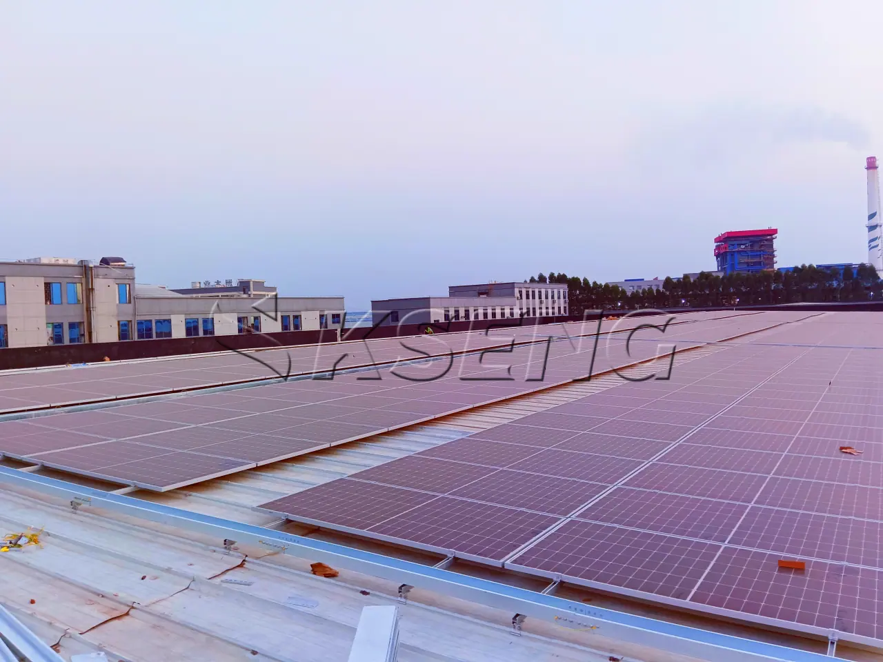 广西艺美彩钢瓦光伏支架900KW