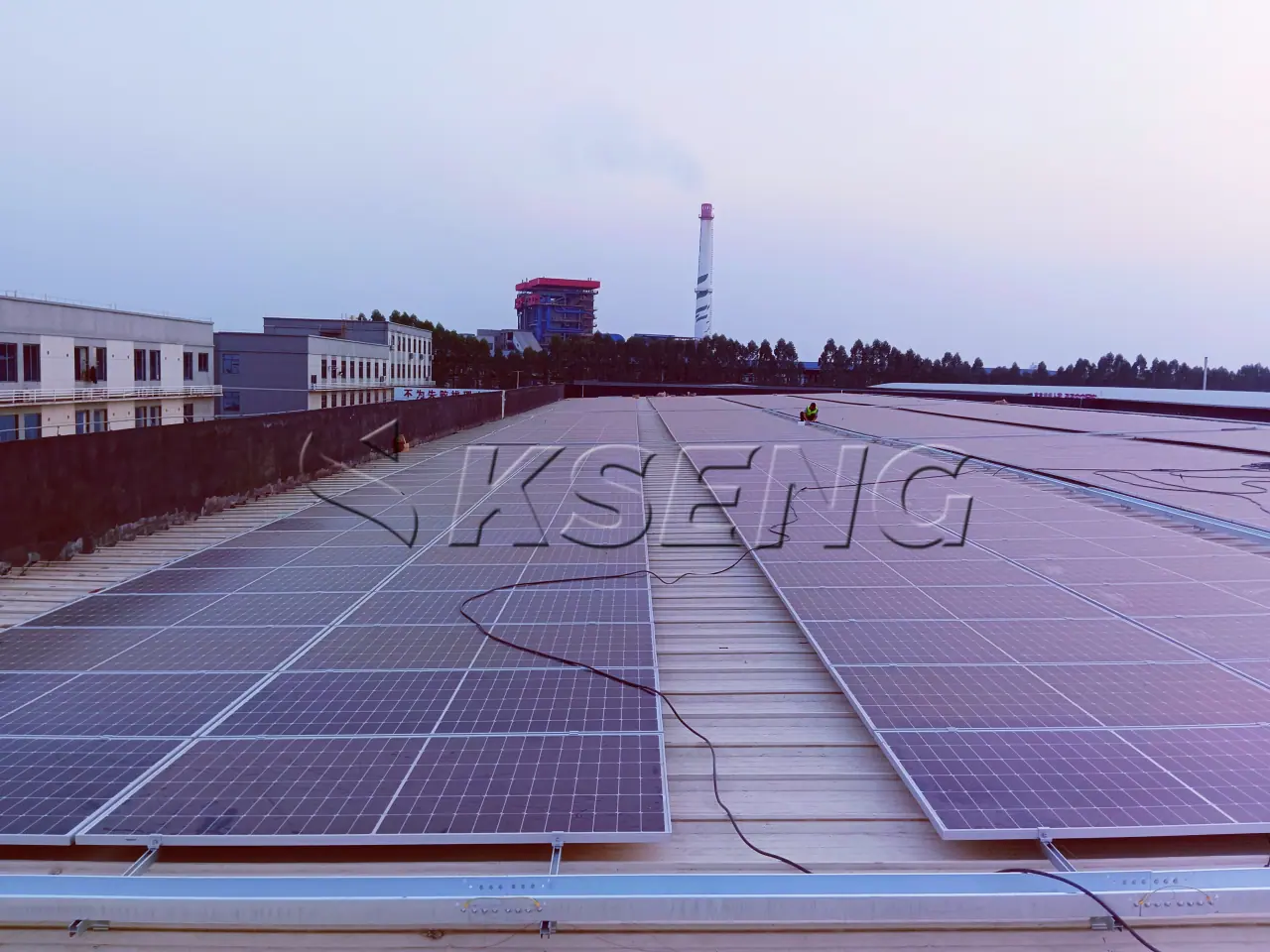 广西艺美彩钢瓦光伏支架900KW