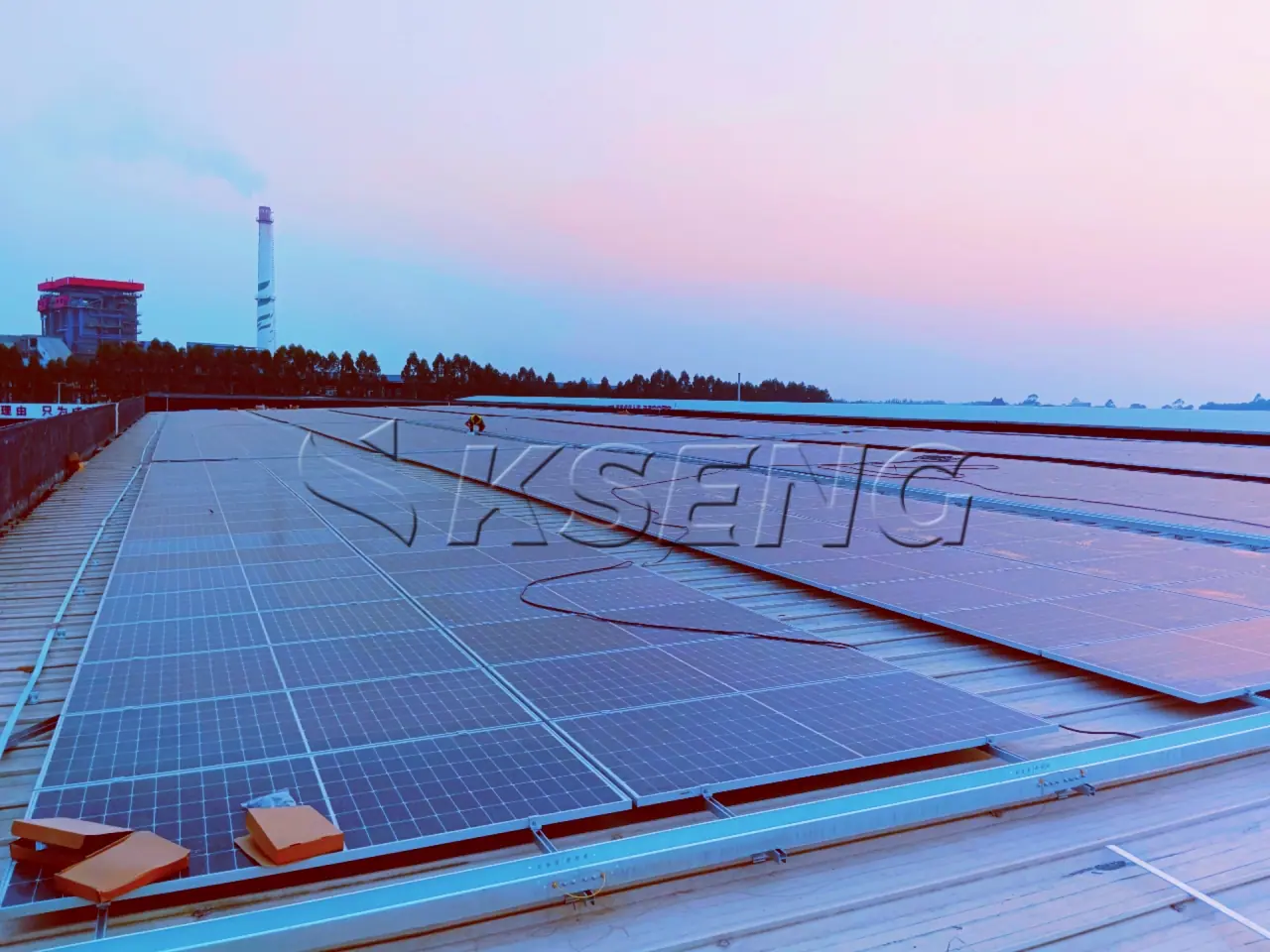 广西艺美彩钢瓦光伏支架900KW
