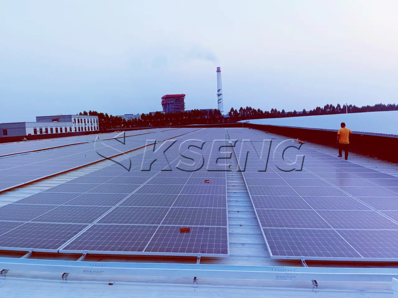 广西艺美彩钢瓦光伏支架900KW
