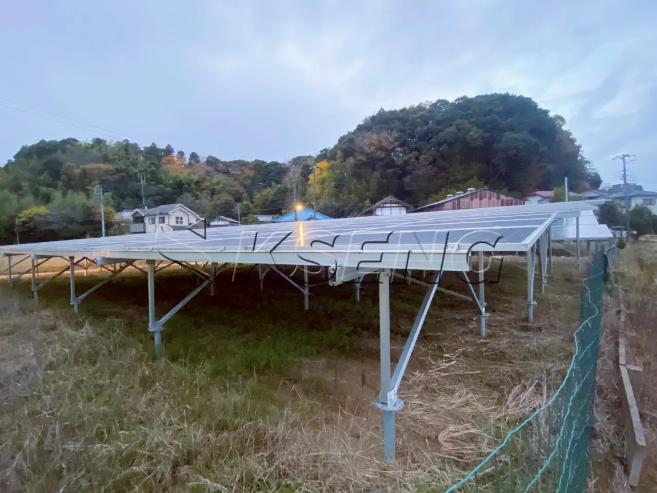 日本地面铝合金光伏支架