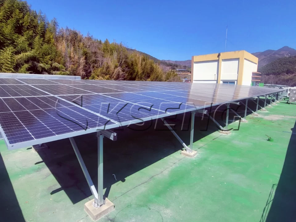 韩国庆尚平屋顶光伏支架75.5KW