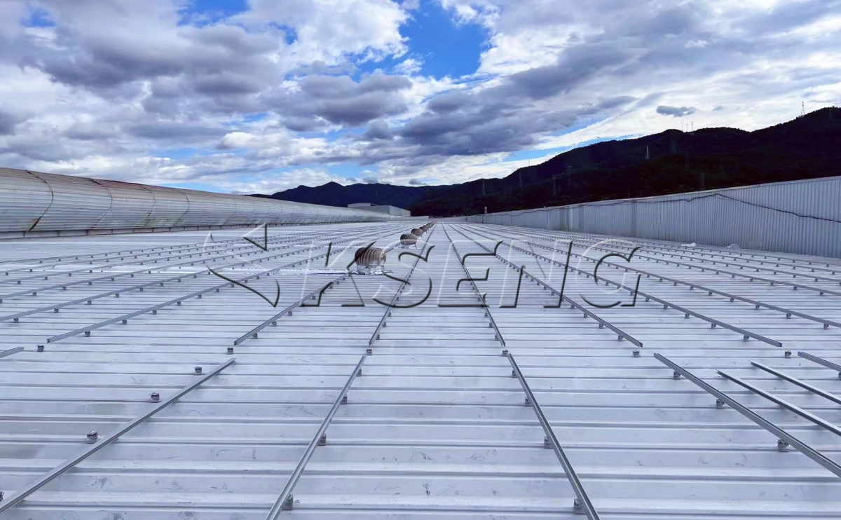 云南钛业彩钢瓦光伏支架5.4MW