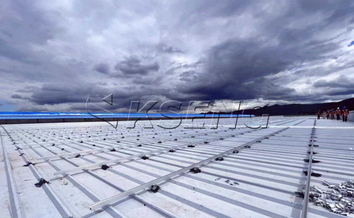 云南钛业彩钢瓦光伏支架5.4MW