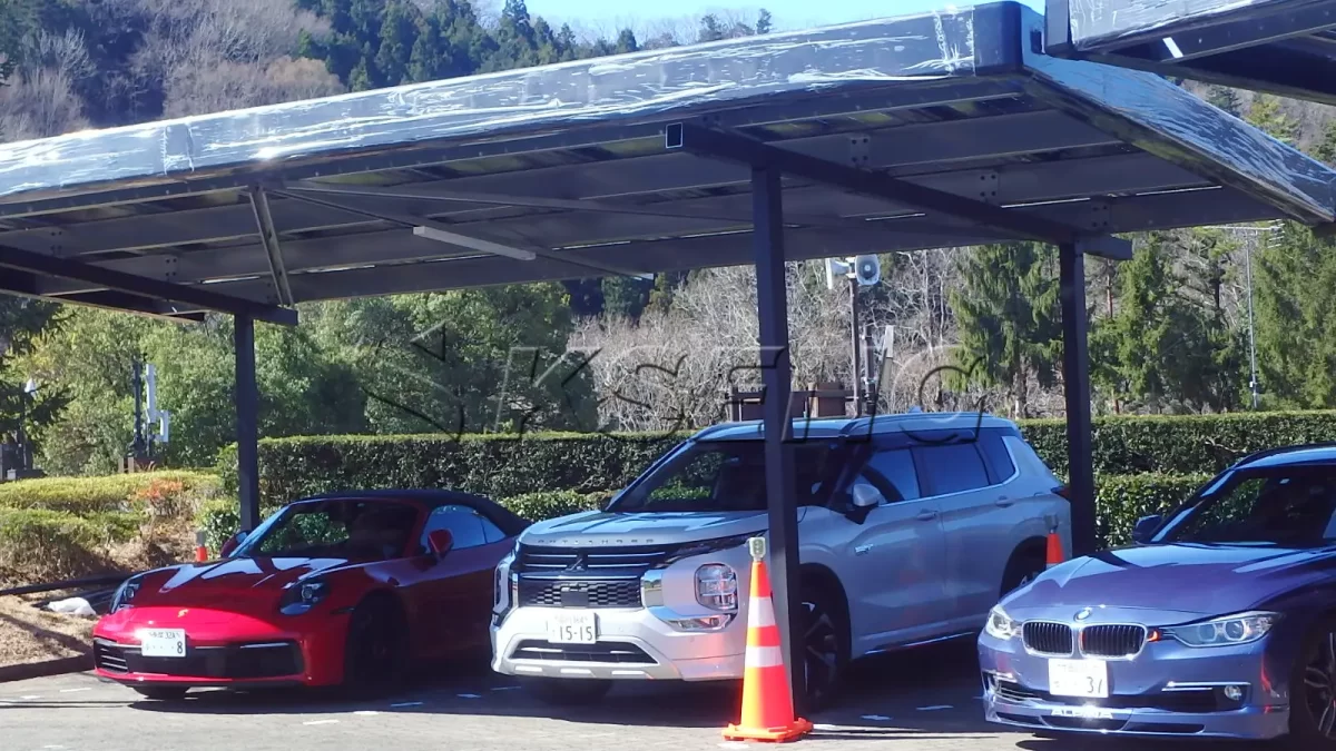 日本山梨县车棚光伏支架120KW项目案例