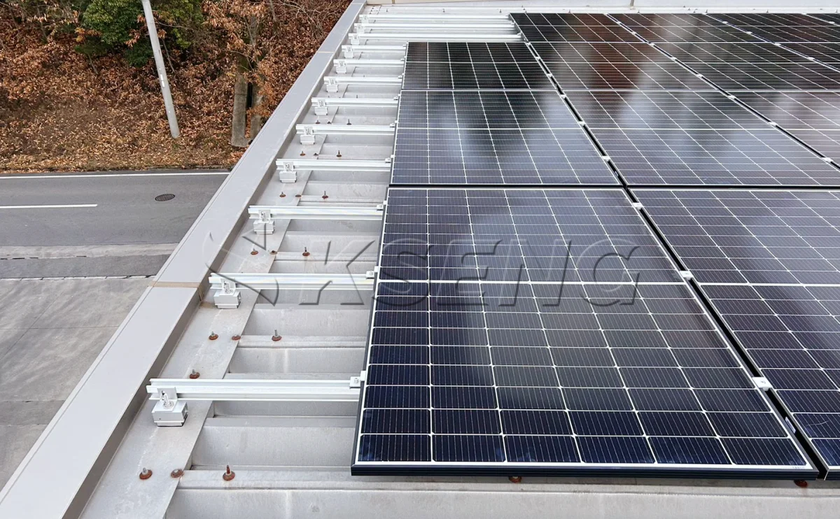 日本彩钢瓦屋顶光伏支架166KW