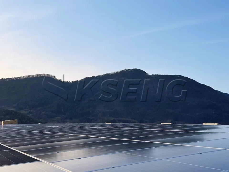韩国庆南彩钢瓦光伏支架299KW