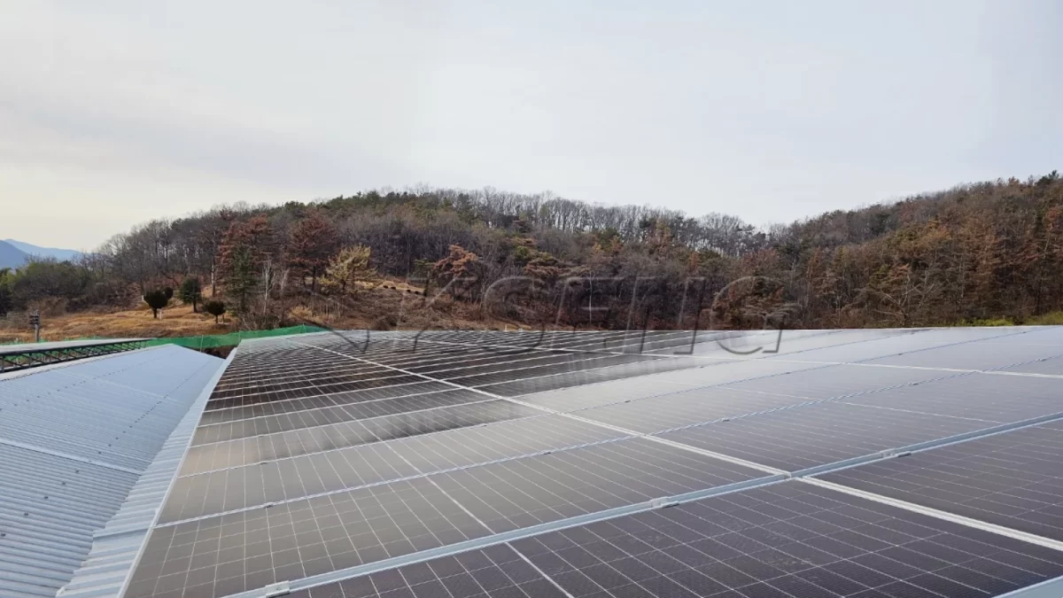 韩国庆南彩钢瓦光伏支架598KW