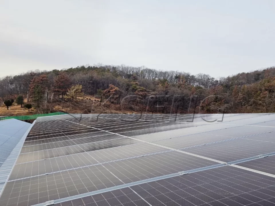 韩国庆南彩钢瓦光伏支架598KW