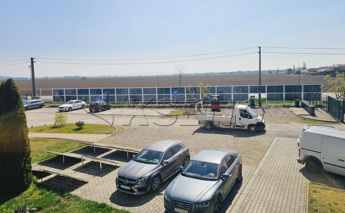 斯洛伐克垂直地面光伏支架125KW
