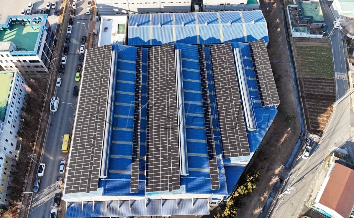 韩国彩钢瓦屋顶光伏支架483KW